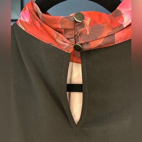 Vibrant Floral Sleeveless Tank Top - Picture 3 of 5